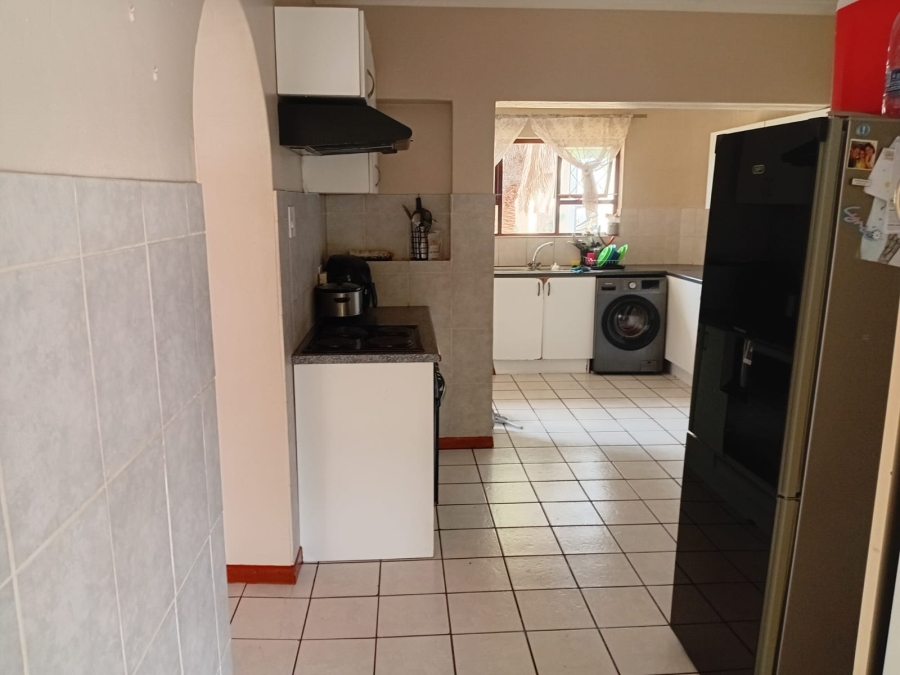 To Let 4 Bedroom Property for Rent in Bonza Bay Eastern Cape